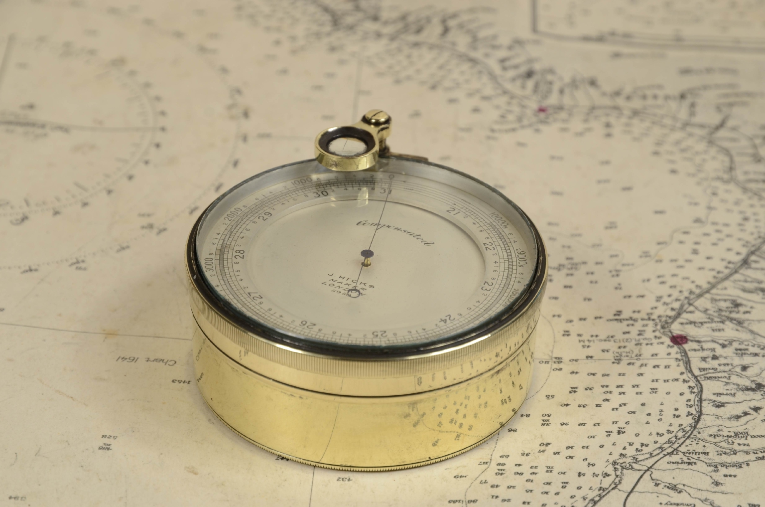 Antique measuring instruments/7658-Barometric Altimeter