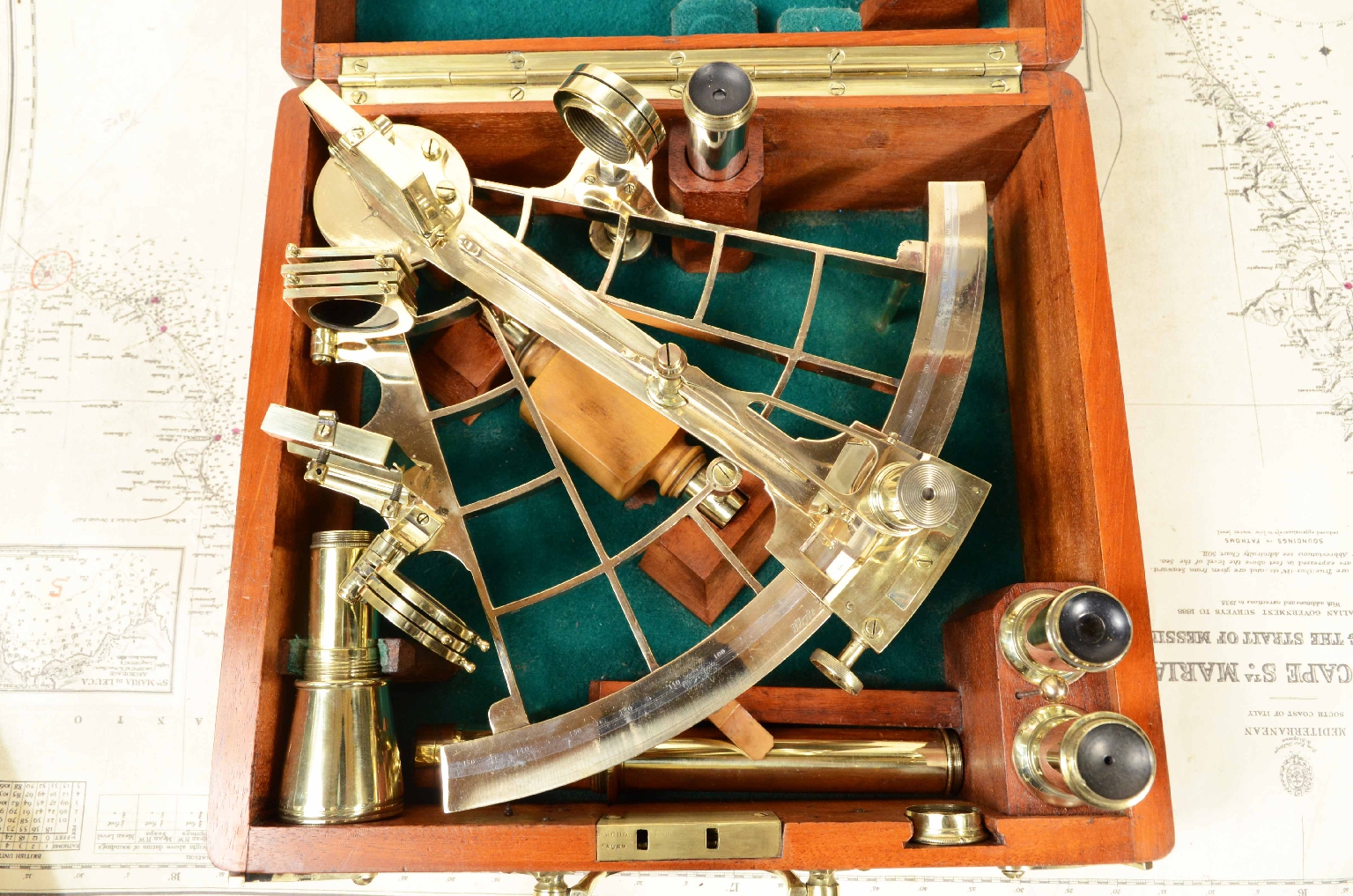 Nautical antiques/7699a-Antique Sextant