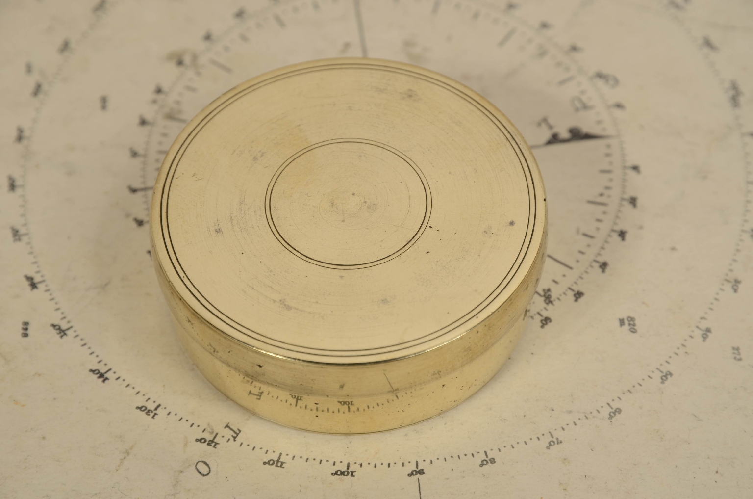 Antique compasses/7929-Compass and Sundial