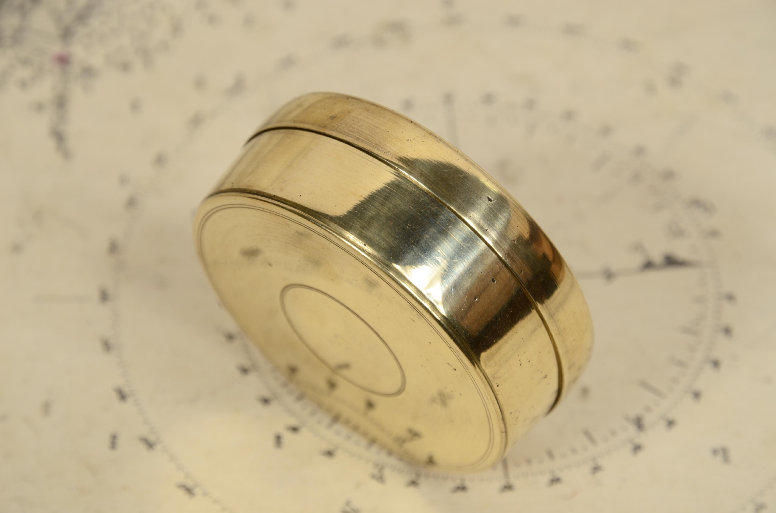 Antique compasses/7929-Compass and Sundial