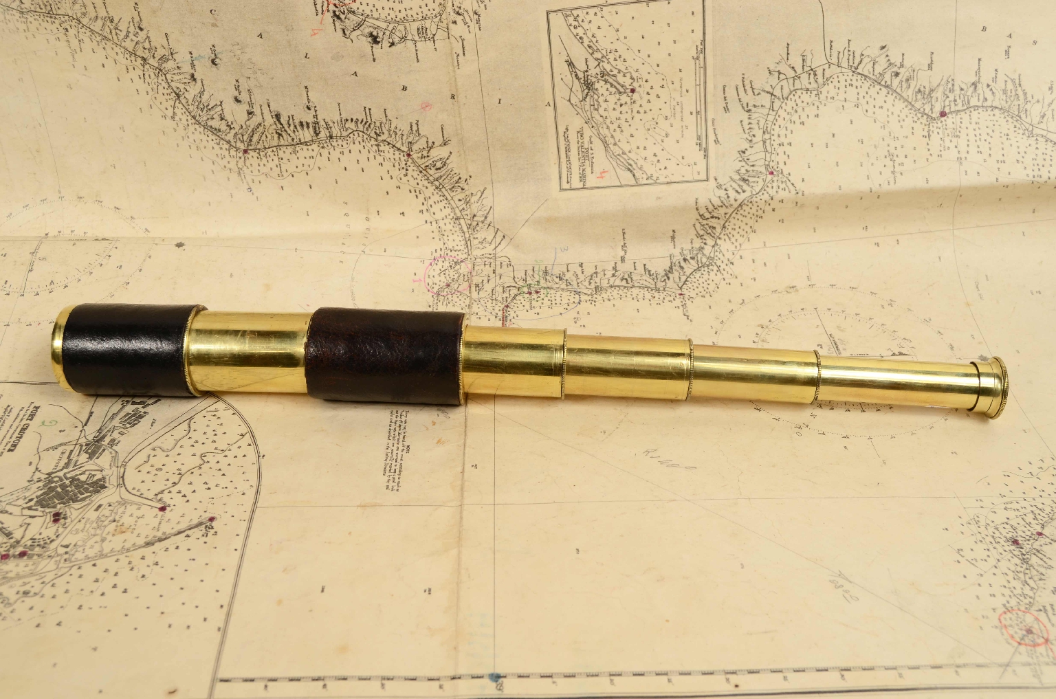Nautical antiques/8005-Antique Telescope