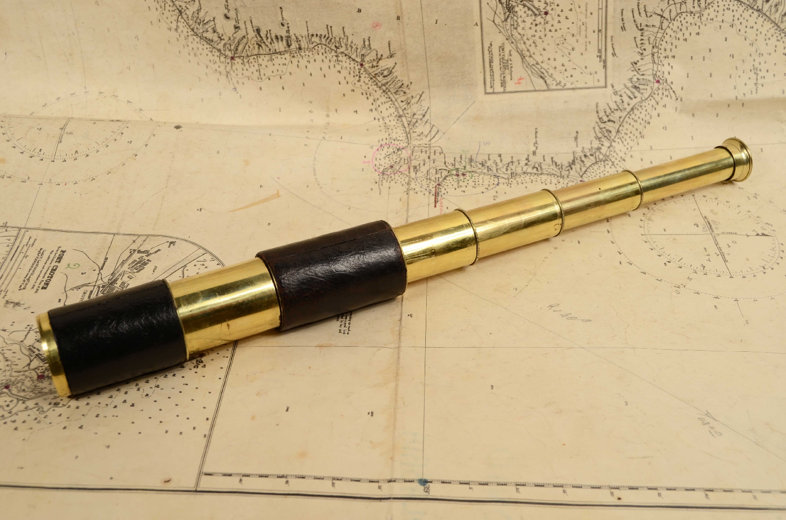 Nautical antiques/8005-Antique Telescope