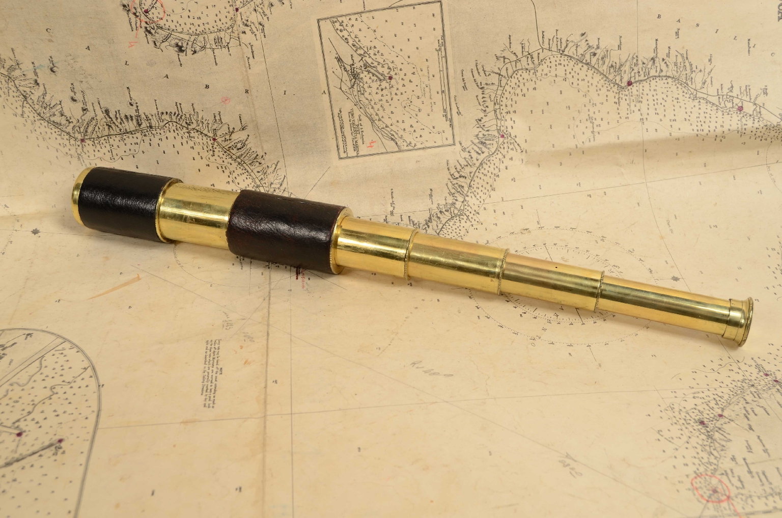 Nautical antiques/8005-Antique Telescope