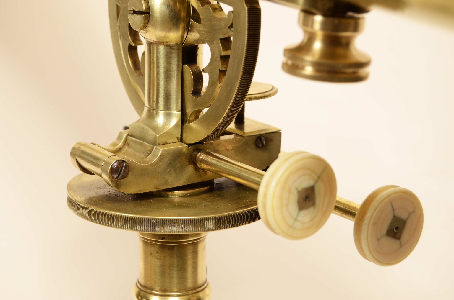 Antique astronomical instruments/8007-Refractor Telescope