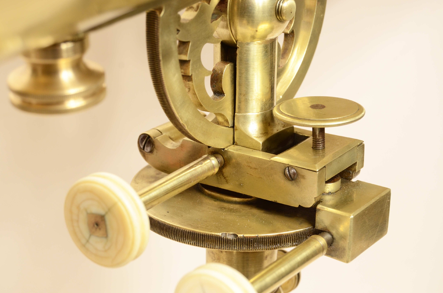 Antique astronomical instruments/8007-Refractor Telescope