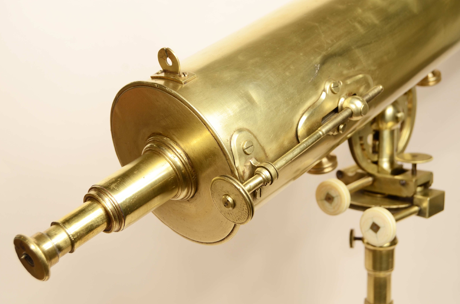 Antique astronomical instruments/8007-Refractor Telescope