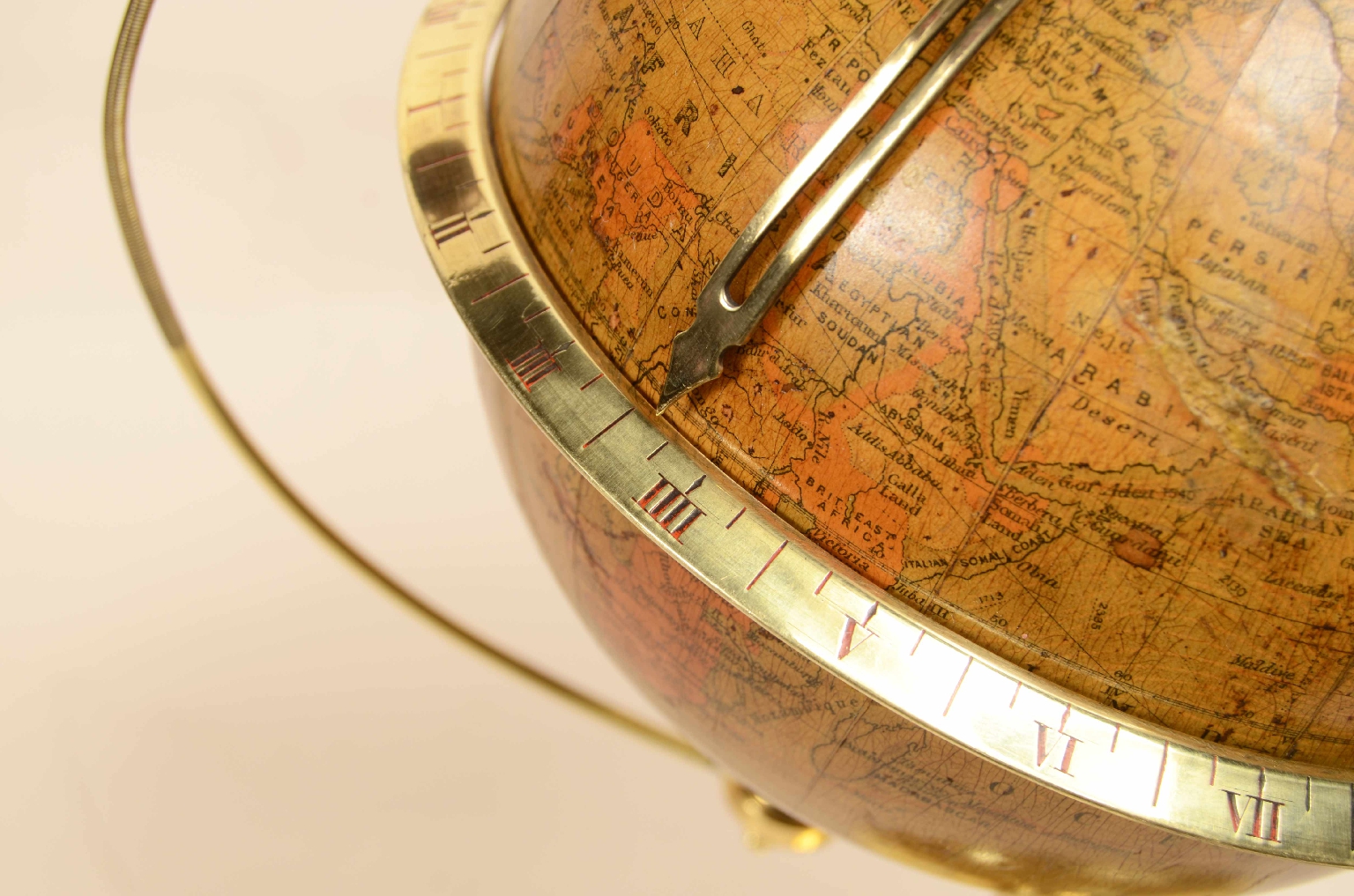 Globi-mappamondi antichi/8029-Globo con orologio