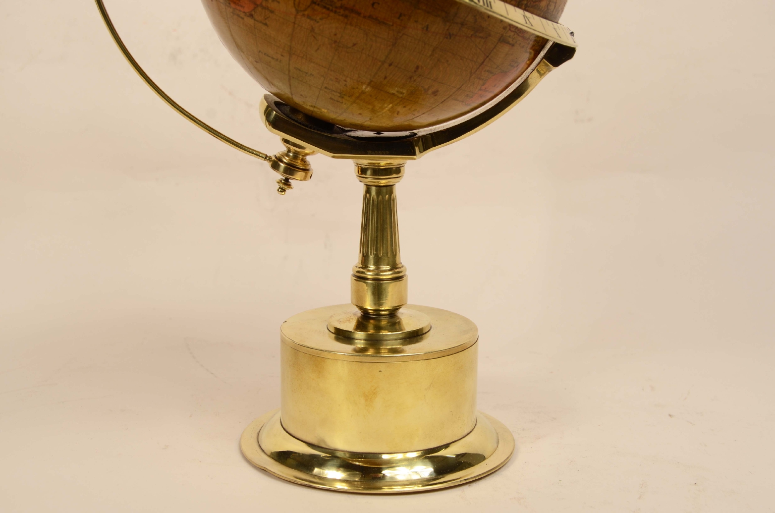 Globi-mappamondi antichi/8029-Globo con orologio