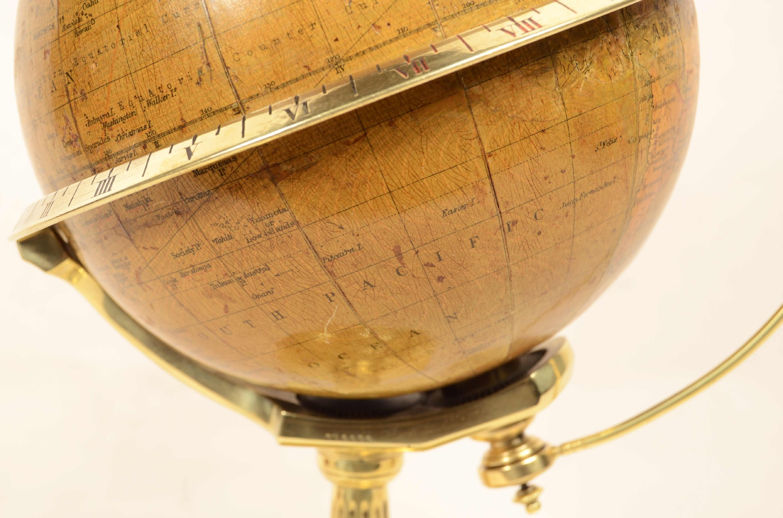 Antique globes-world maps/8029-Globe with Clock