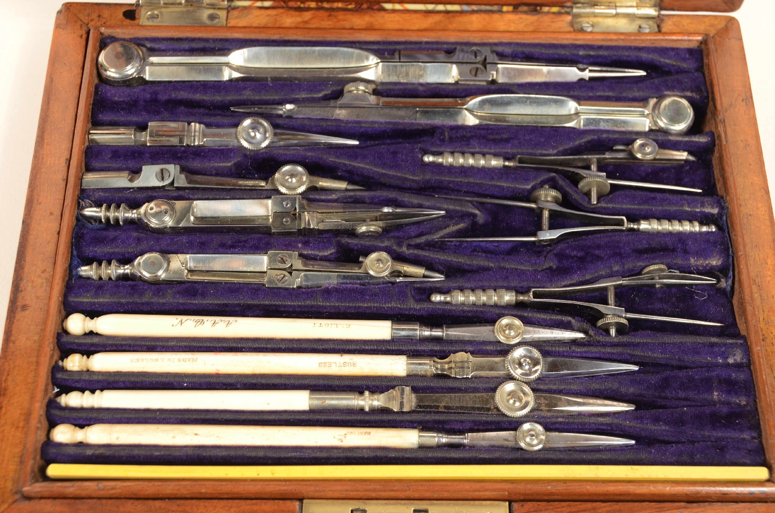 Antique measuring instruments/8031-Box of Compasses