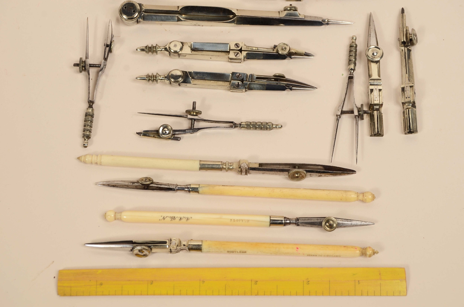 Antique measuring instruments/8031-Box of Compasses