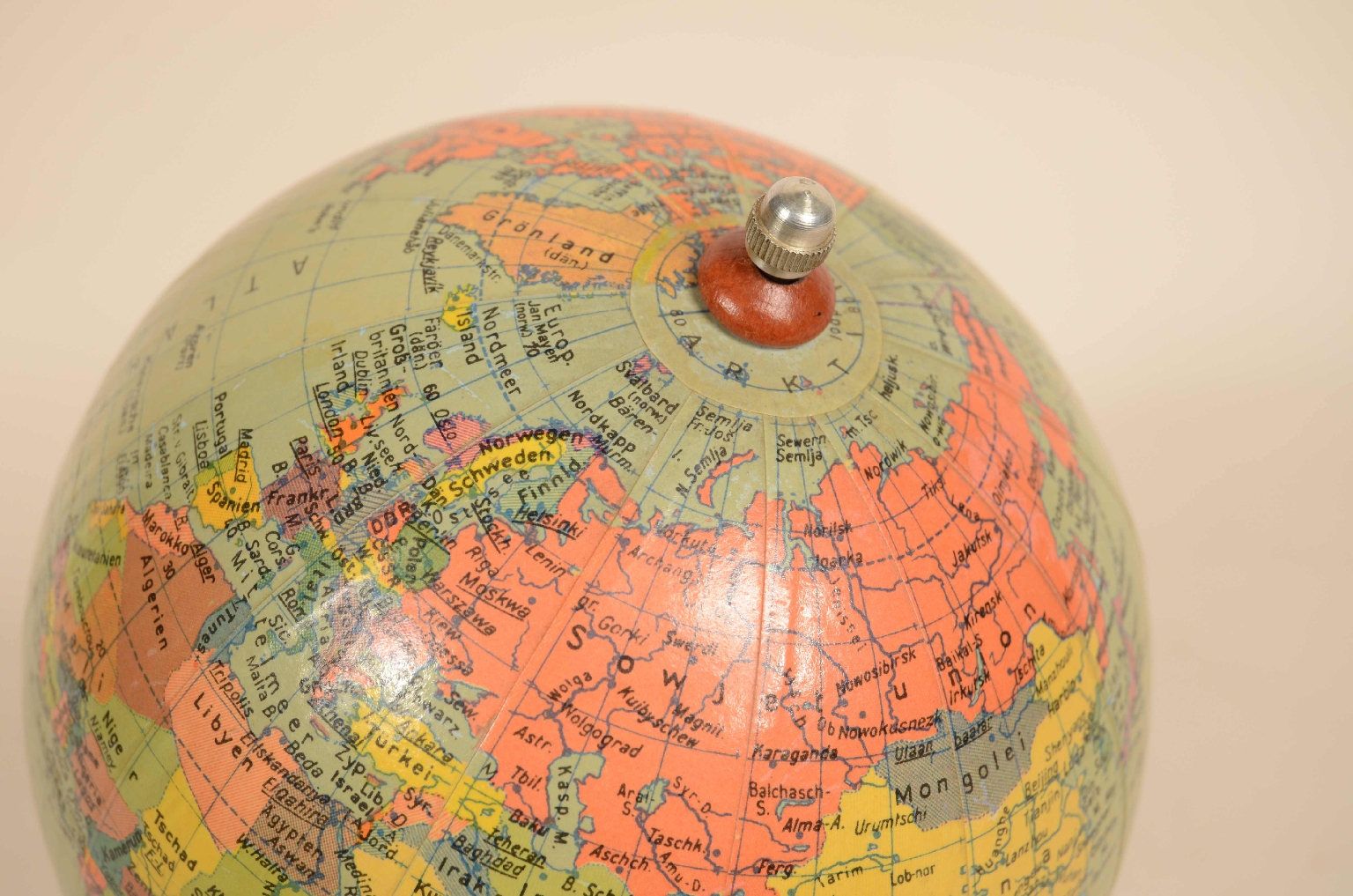 Antique globes-world maps/8032-Small Terrestrial Globe