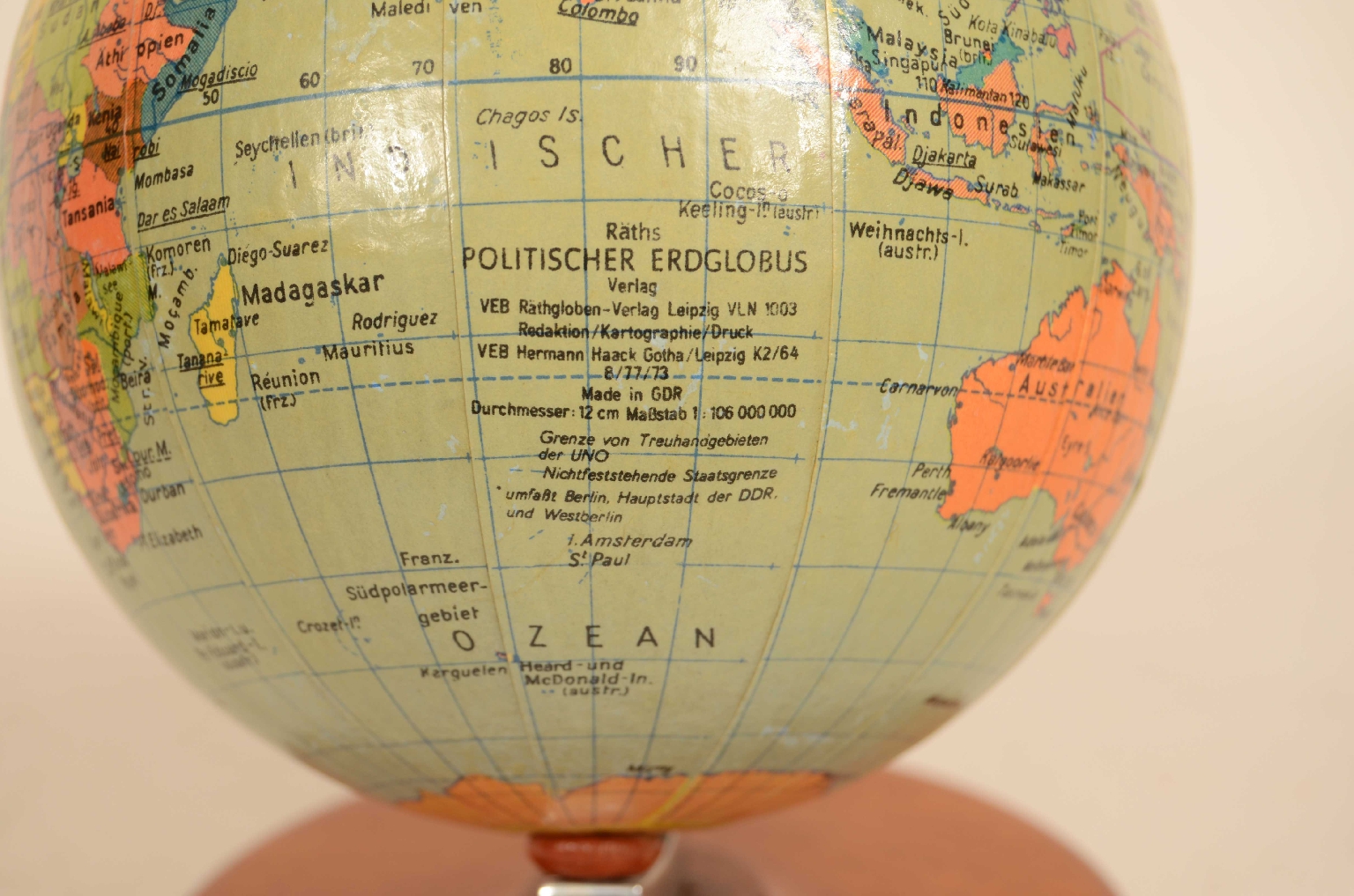 Antique globes-world maps/8032-Small Terrestrial Globe