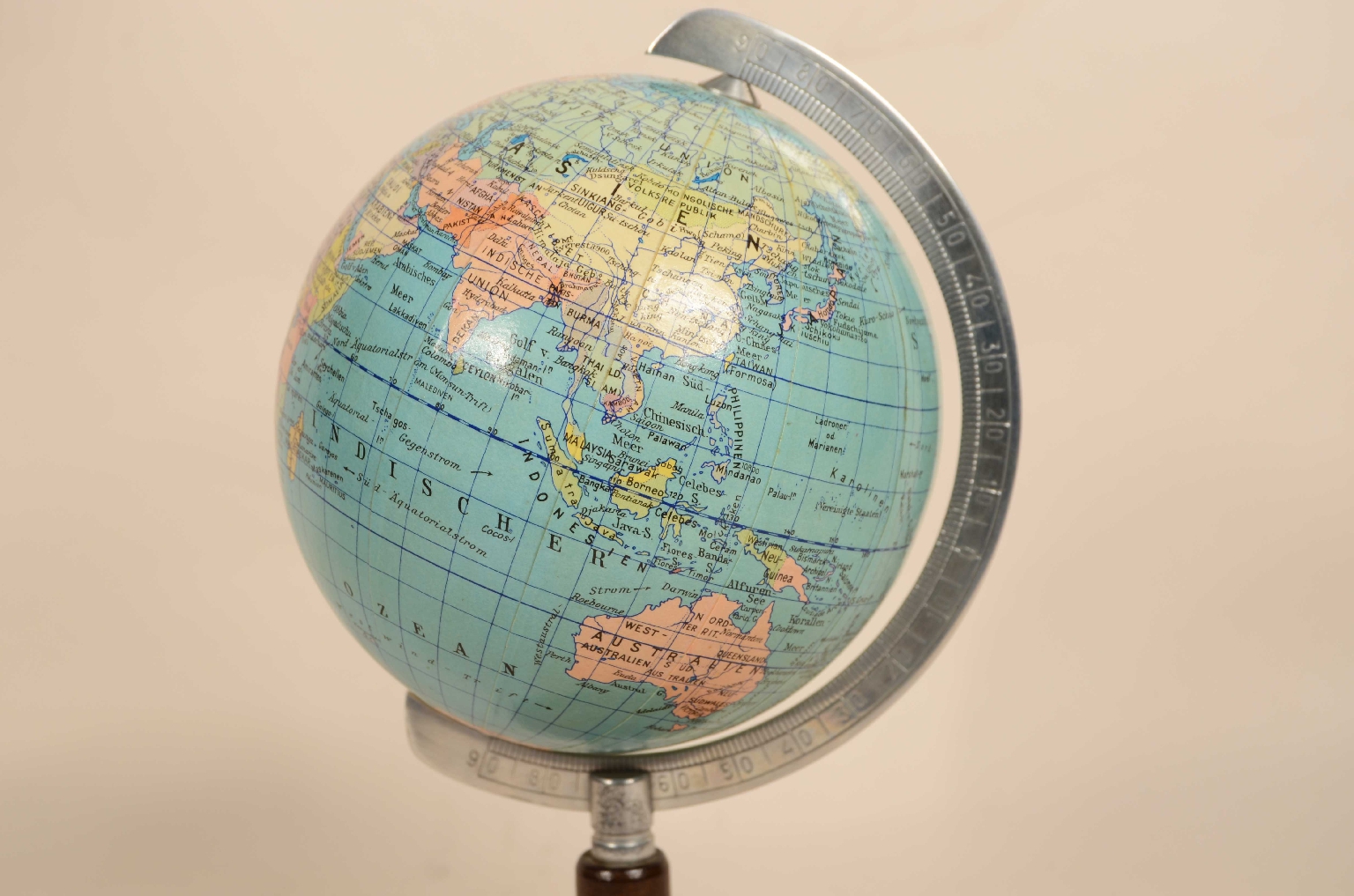 Antique globes-world maps/8040-Small Terrestrial Globe