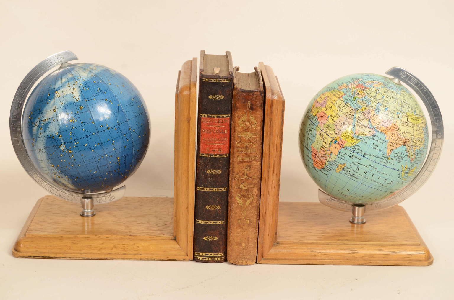 Antique globes-world maps/8102-Pair of bookends