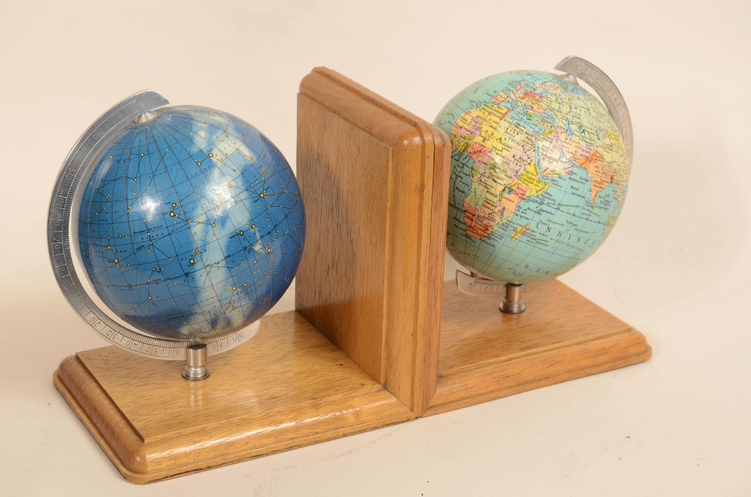 Antique globes-world maps/8102-Pair of bookends