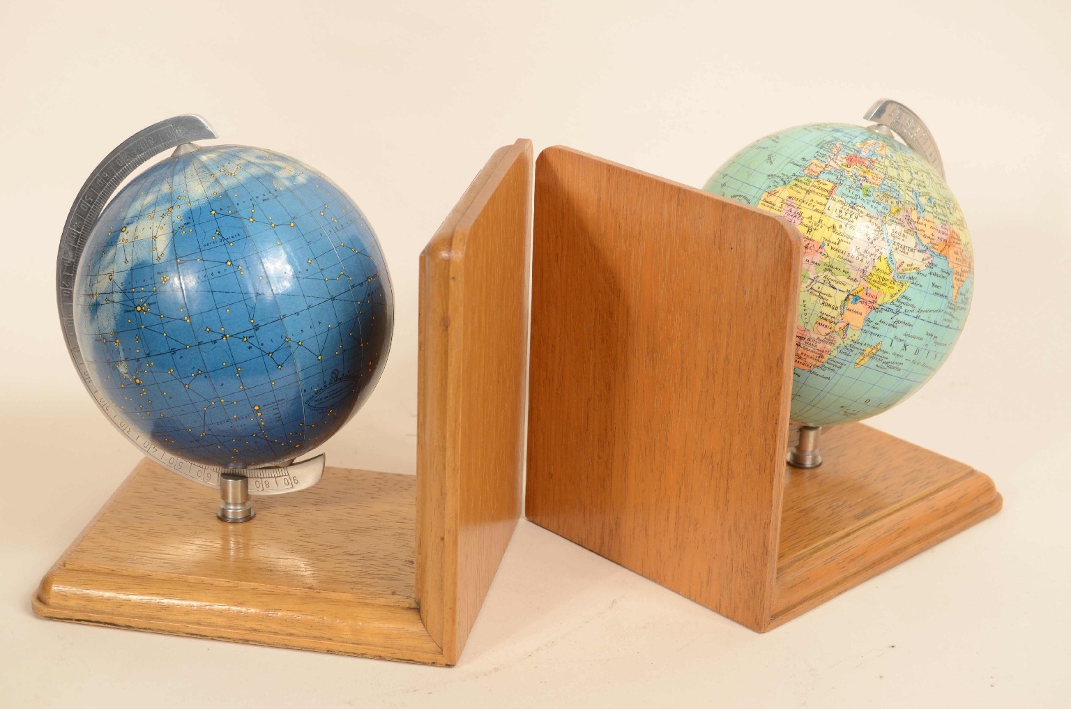 Antique globes-world maps/8102-Pair of bookends