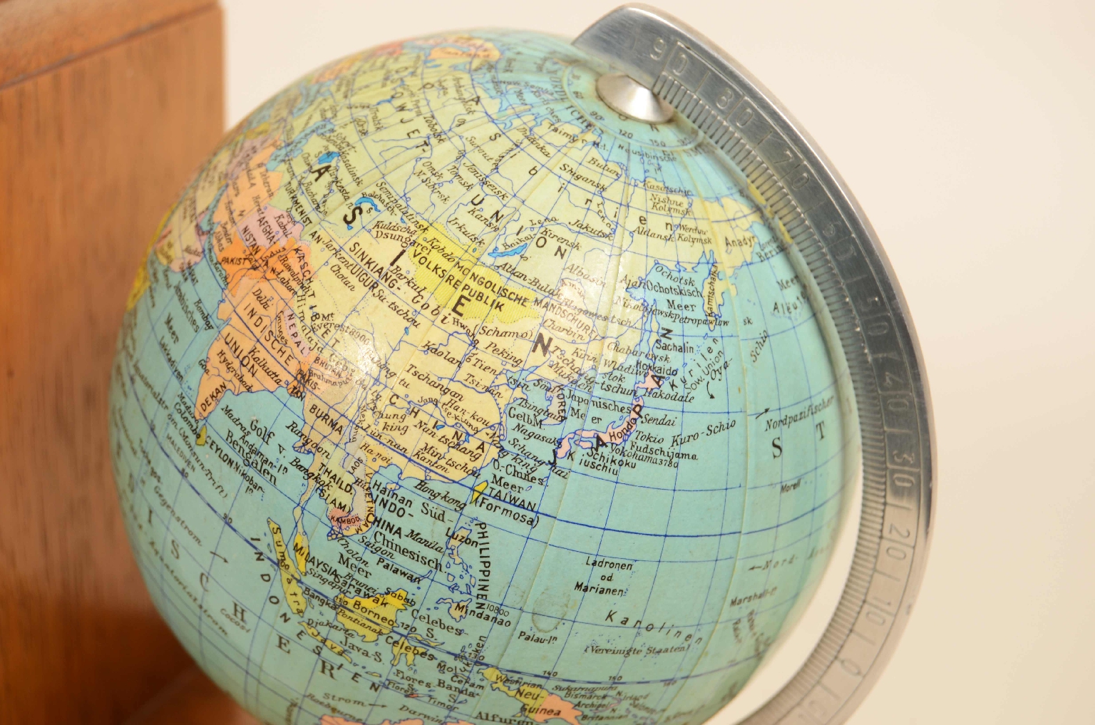 Antique globes-world maps/8102-Pair of bookends