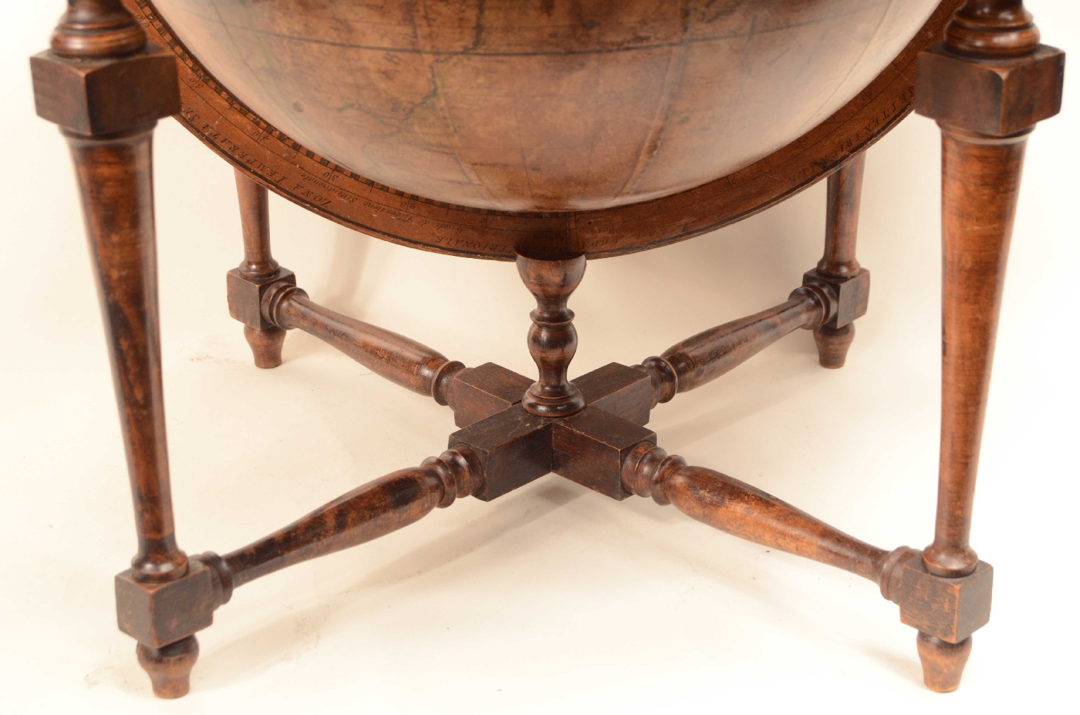 Antique globes-world maps/8104-Terrestrial Globe