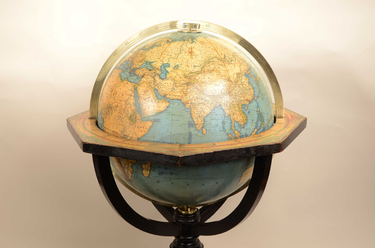 Antique globes-world maps/8113-Terrestrial Globe