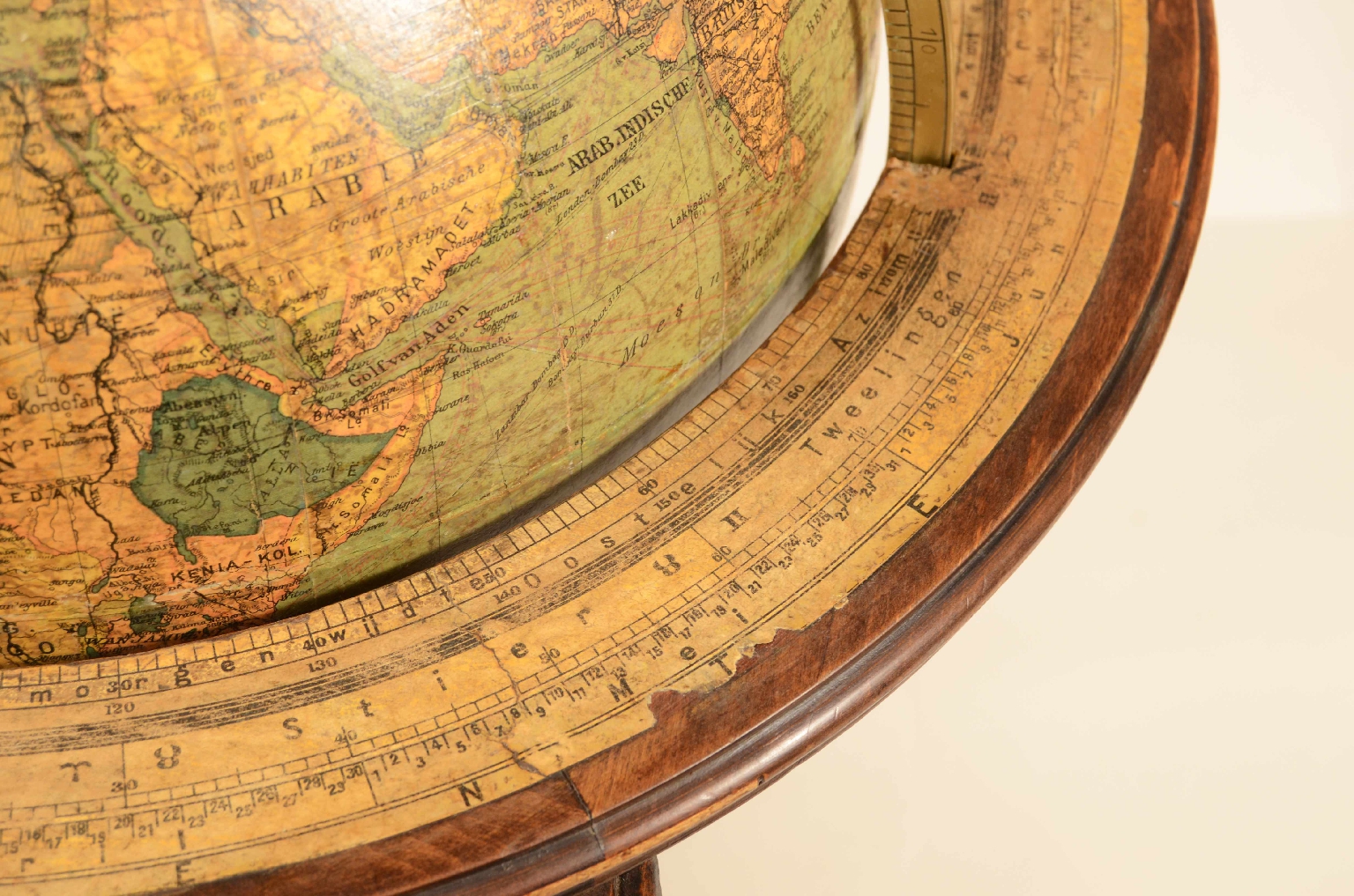 Antique globes-world maps/8115-Terrestrial Globe