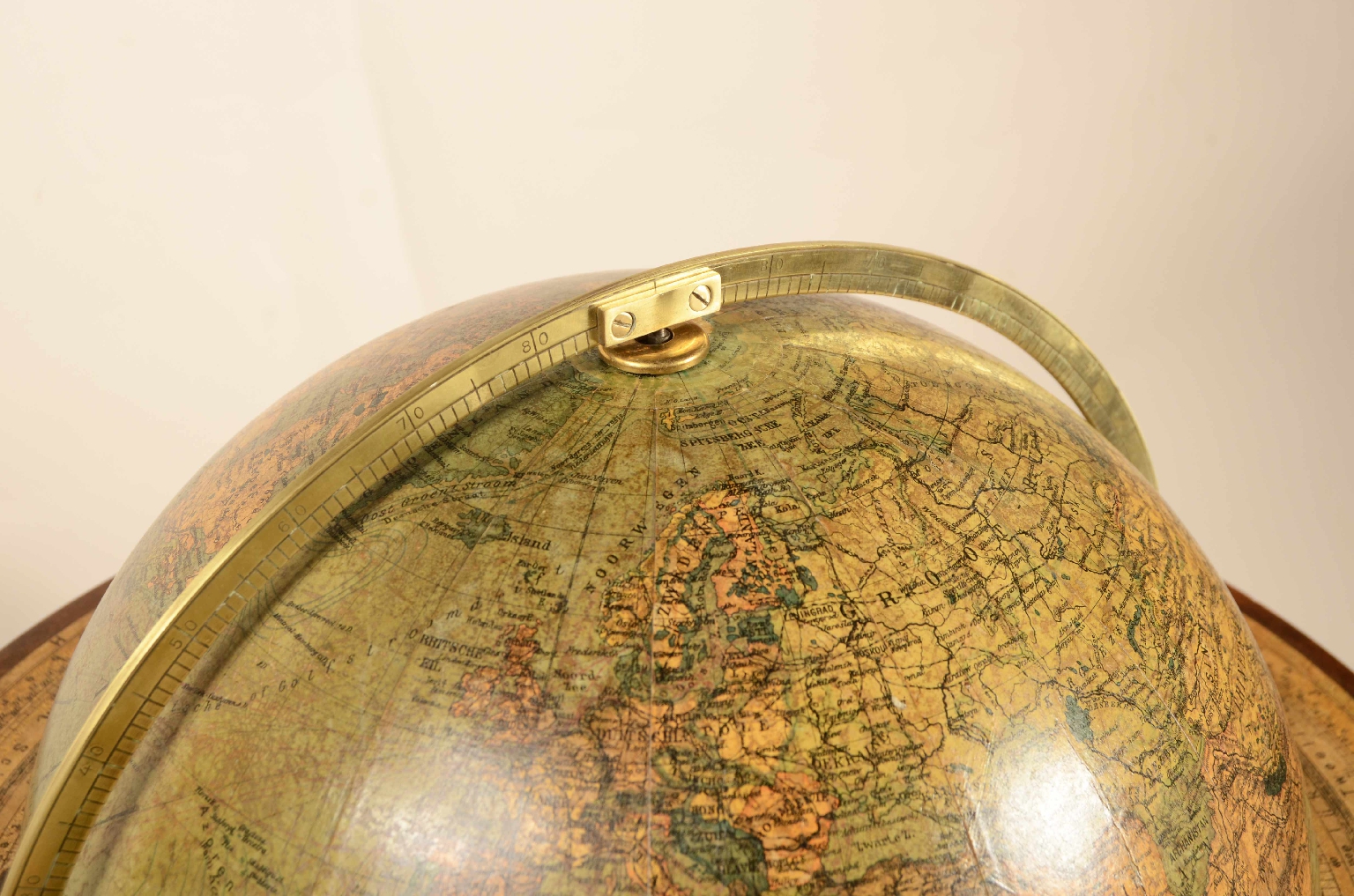 Antique globes-world maps/8115-Terrestrial Globe