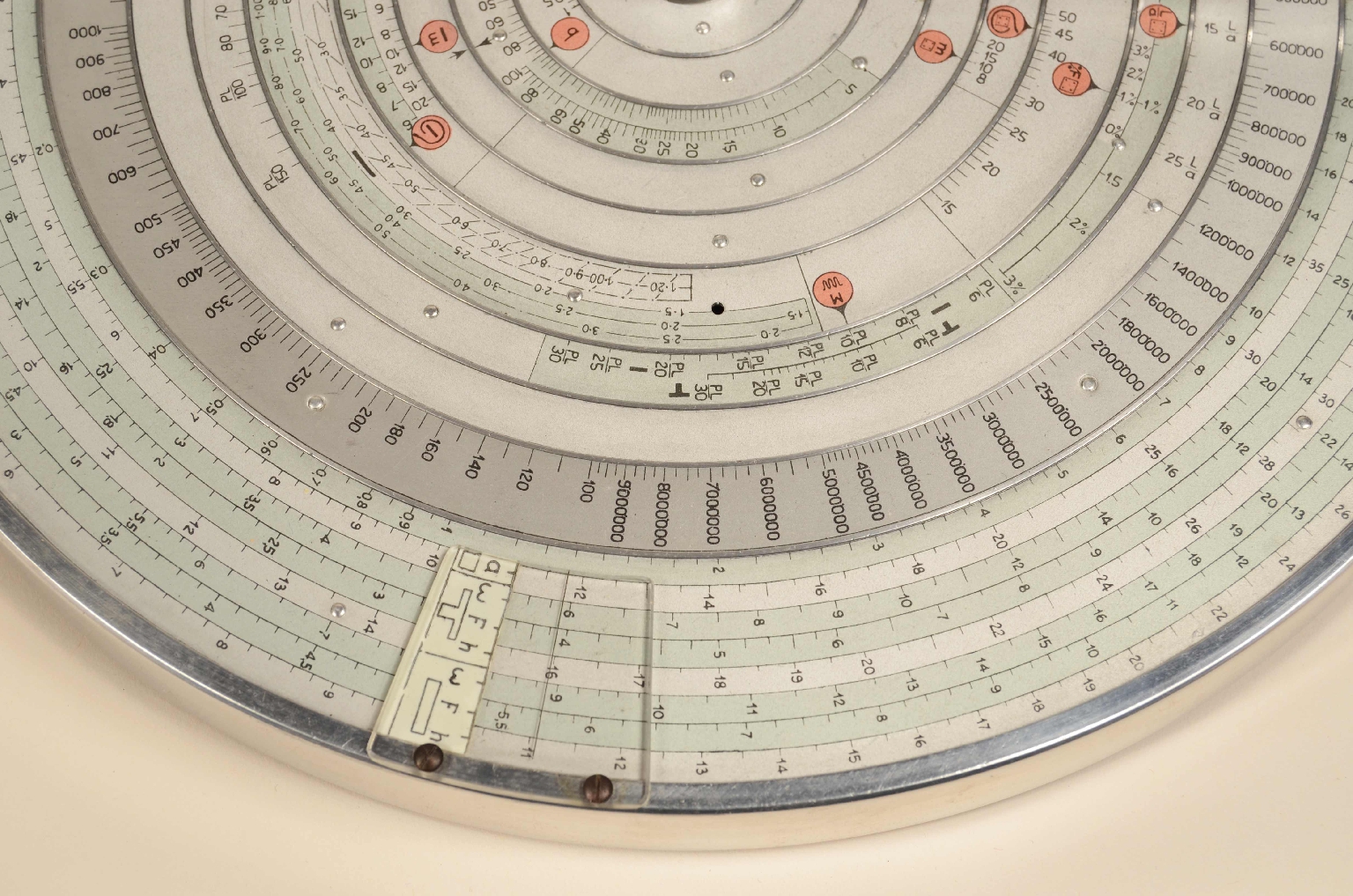 Antique measuring instruments/8125-Logarithmic Slide Rule