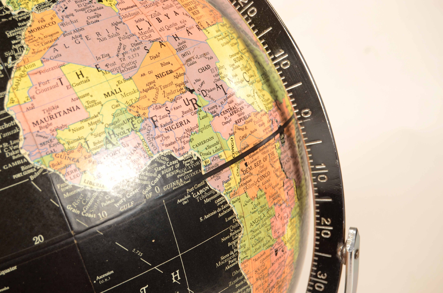 Antique globes-world maps/8147-Terrestrial Globe