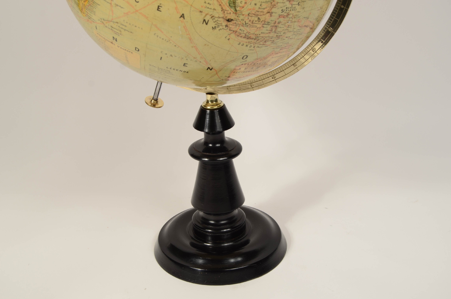 Antique globes-world maps/8190-Terrestrial Globe