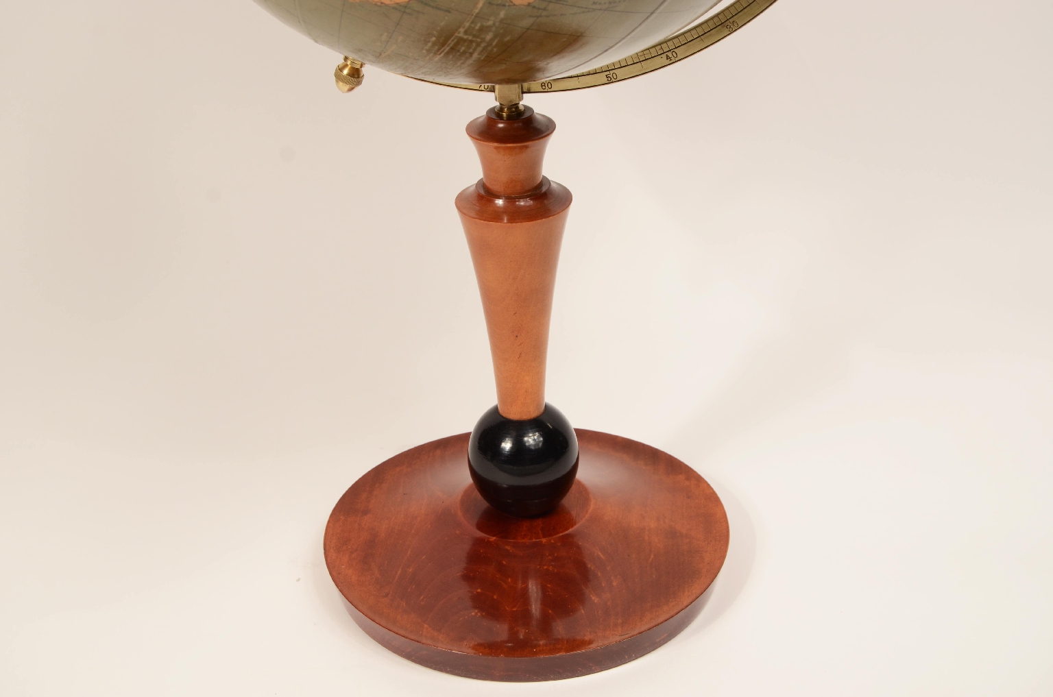 Antique globes-world maps/8192-Terrestrial Globe