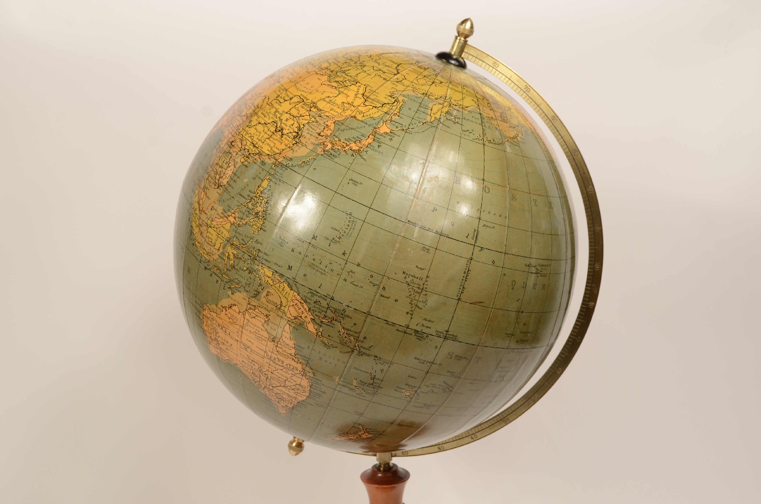 Antique globes-world maps/8192-Terrestrial Globe