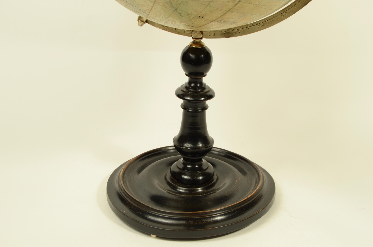 Antique globes-world maps/8217-Terrestrial Globe