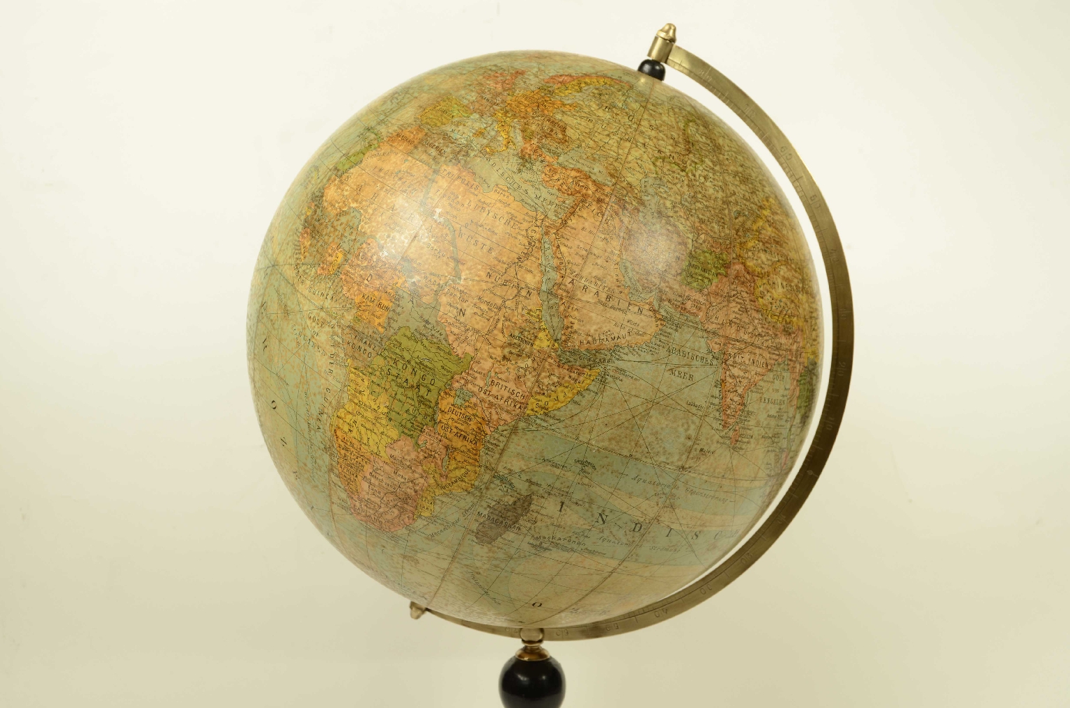 Antique globes-world maps/8217-Terrestrial Globe
