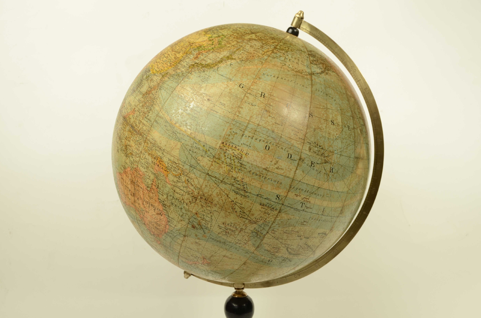 Antique globes-world maps/8217-Terrestrial Globe