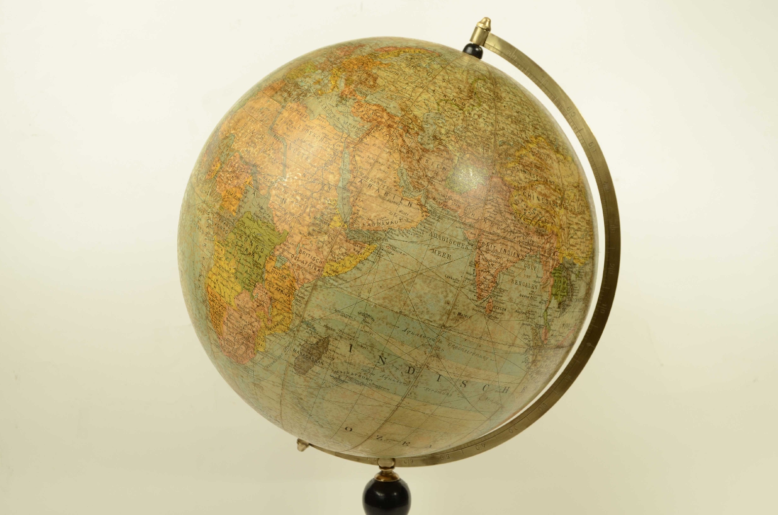 Antique globes-world maps/8217-Terrestrial Globe