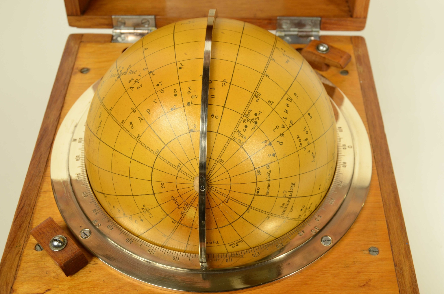 Antiquariato nautico/8277-Globo Stellare Russo