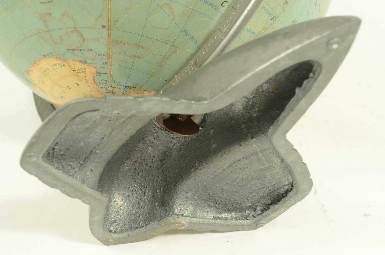 Antique globes-world maps/8333-Terrestrial Globe