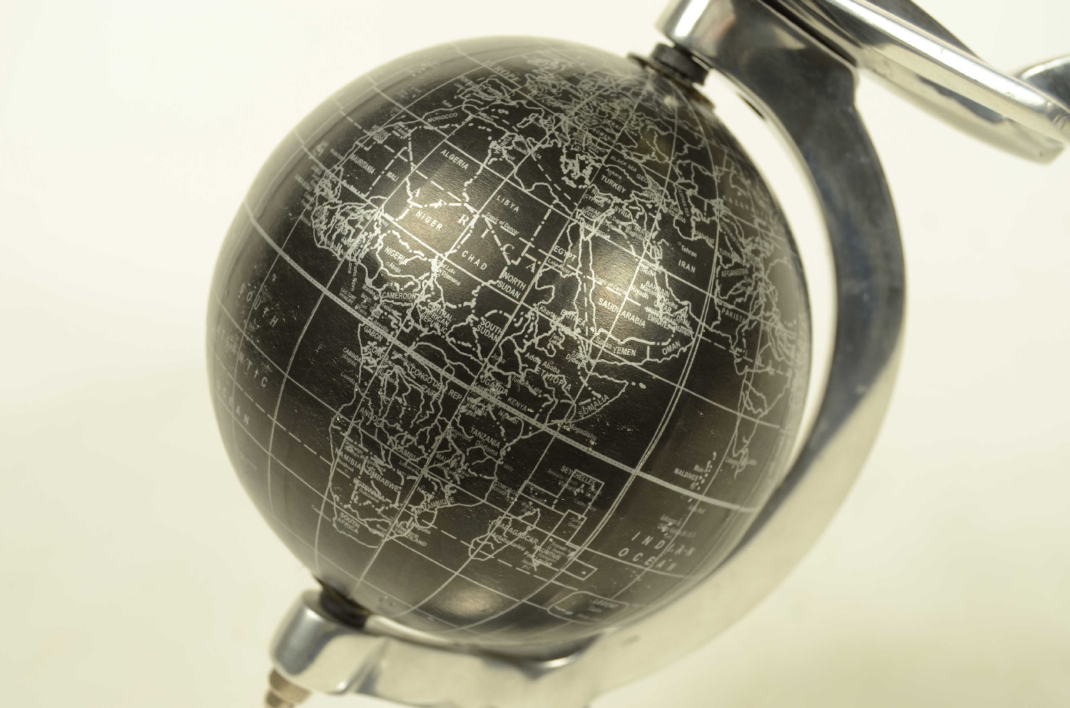 Antique globes-world maps/8379-Black Globe