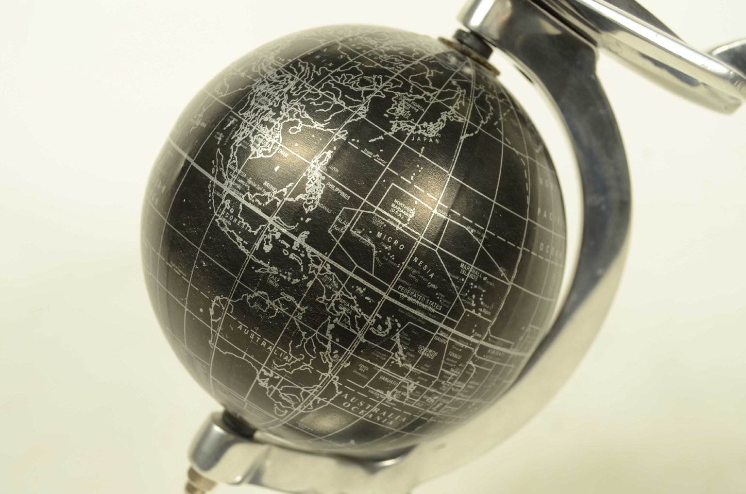 Antique globes-world maps/8379-Black Globe