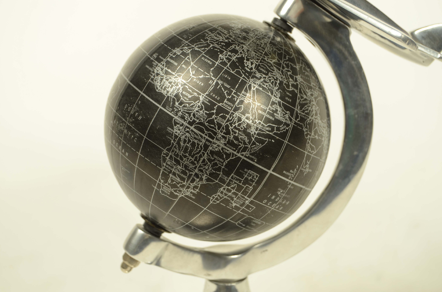 Antique globes-world maps/8379-Black Globe