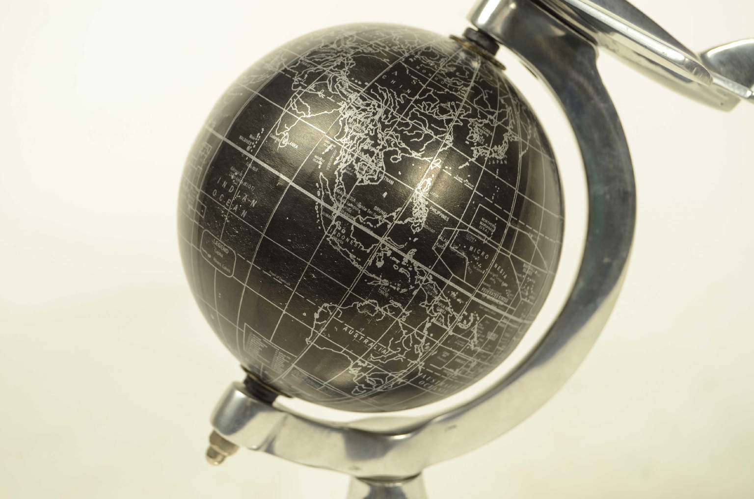 Antique globes-world maps/8379-Black Globe