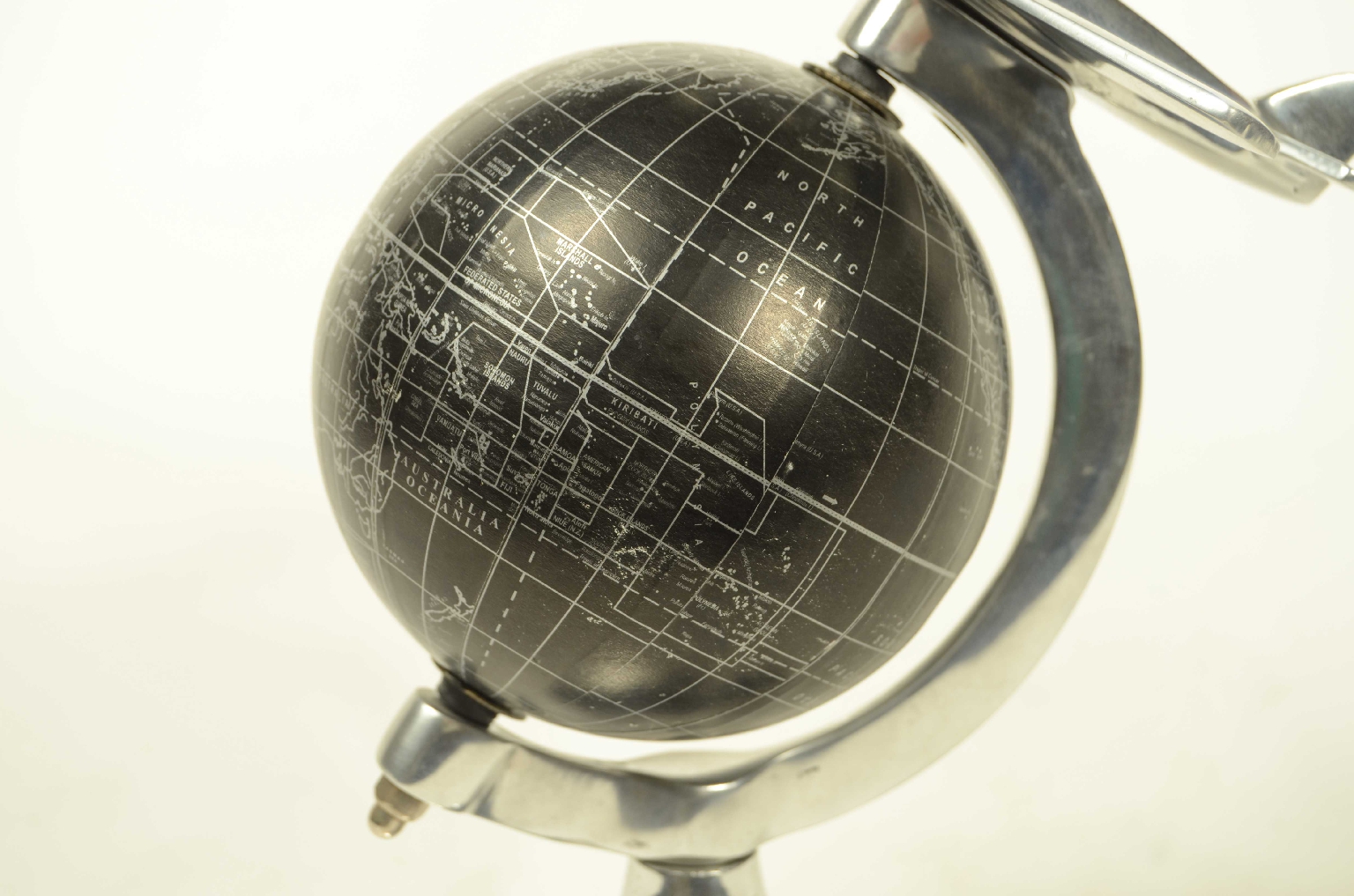 Antique globes-world maps/8379-Black Globe