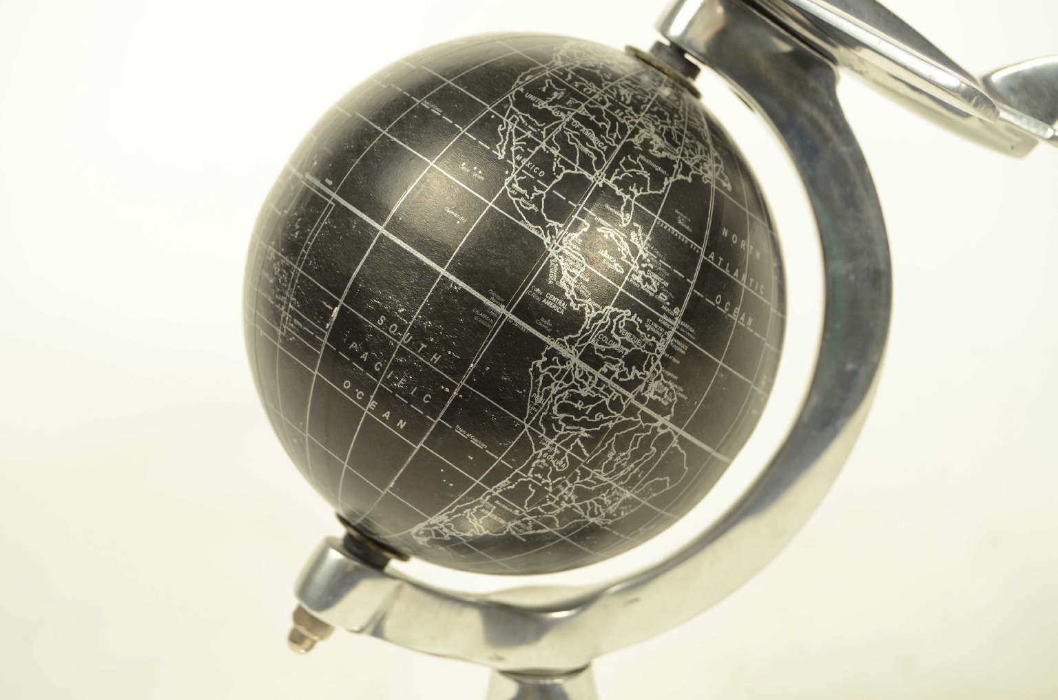 Antique globes-world maps/8379-Black Globe