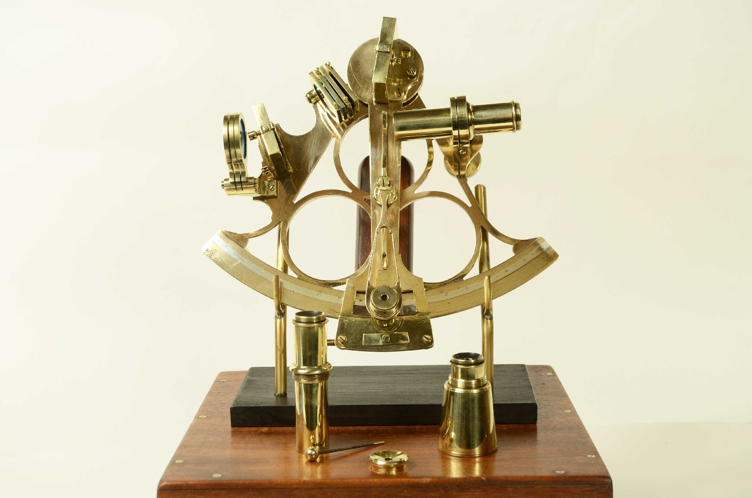 Nautical antiques/8452-Brass Sextant