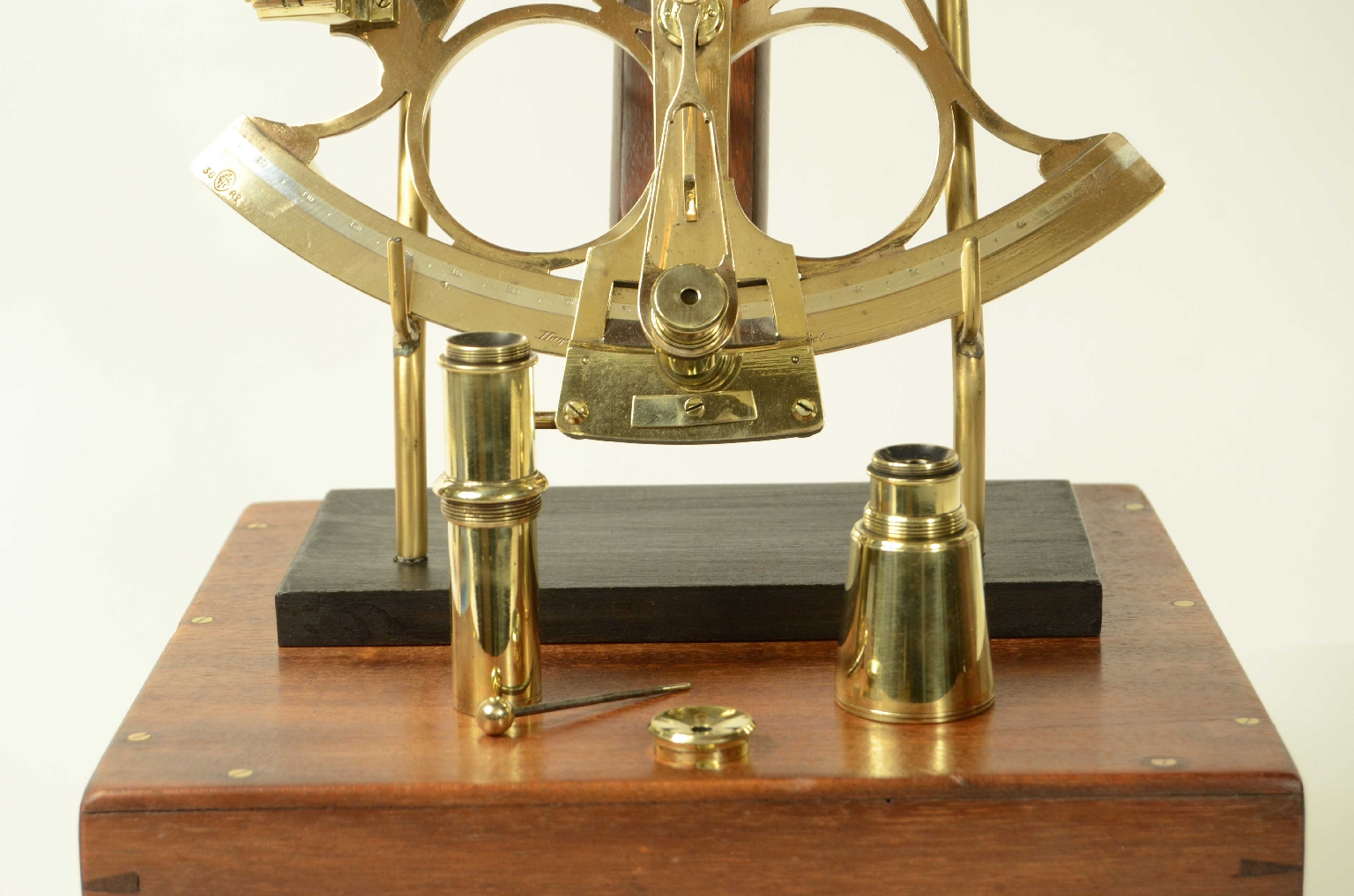 Nautical antiques/8452-Brass Sextant
