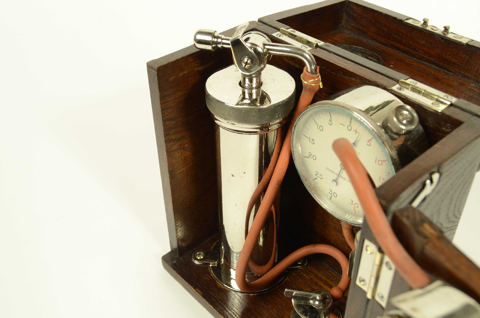 Old medical instruments/8457-Device Pneumothorax