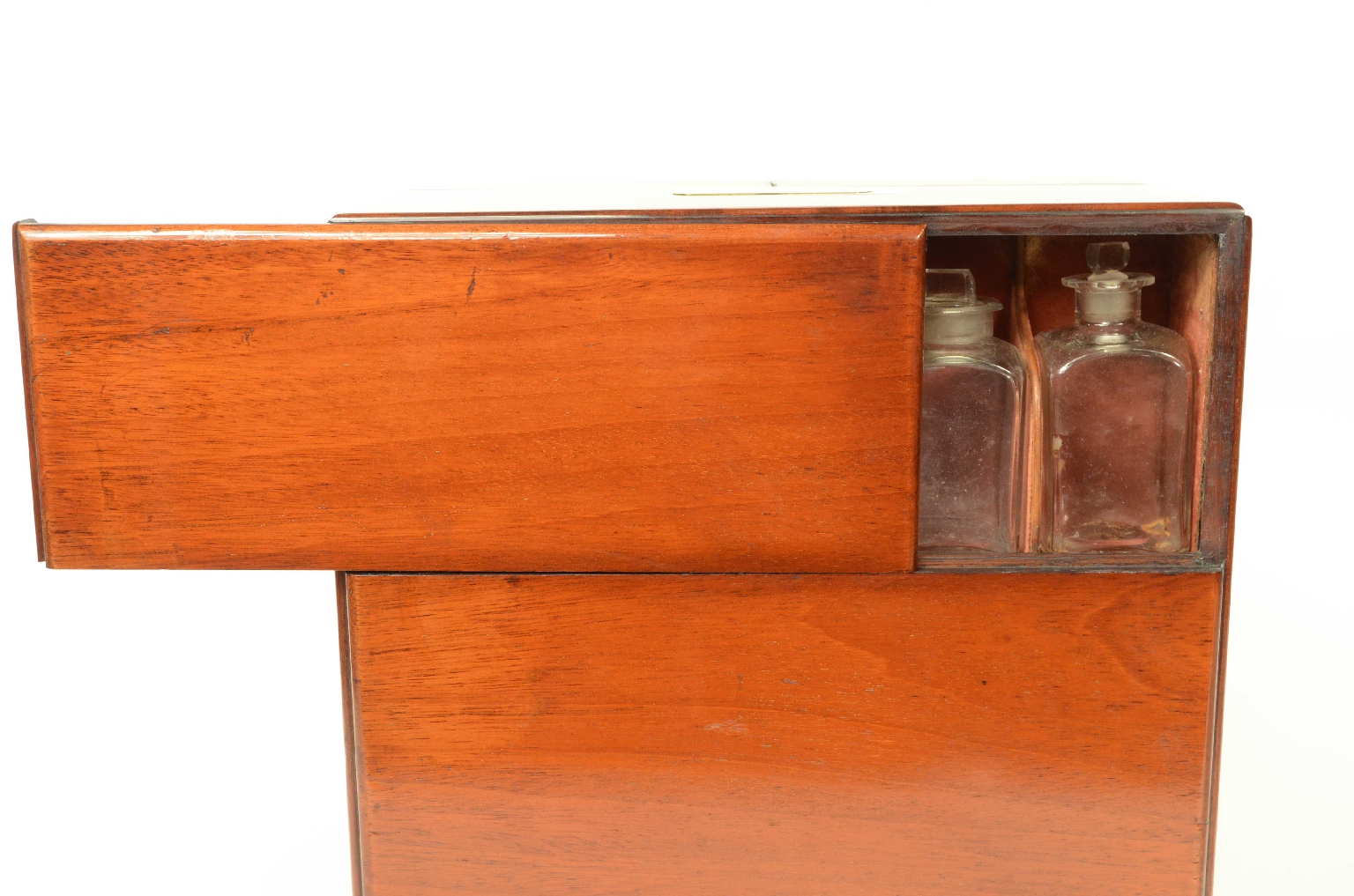 Old medical instruments/8464-Apothecary Chest