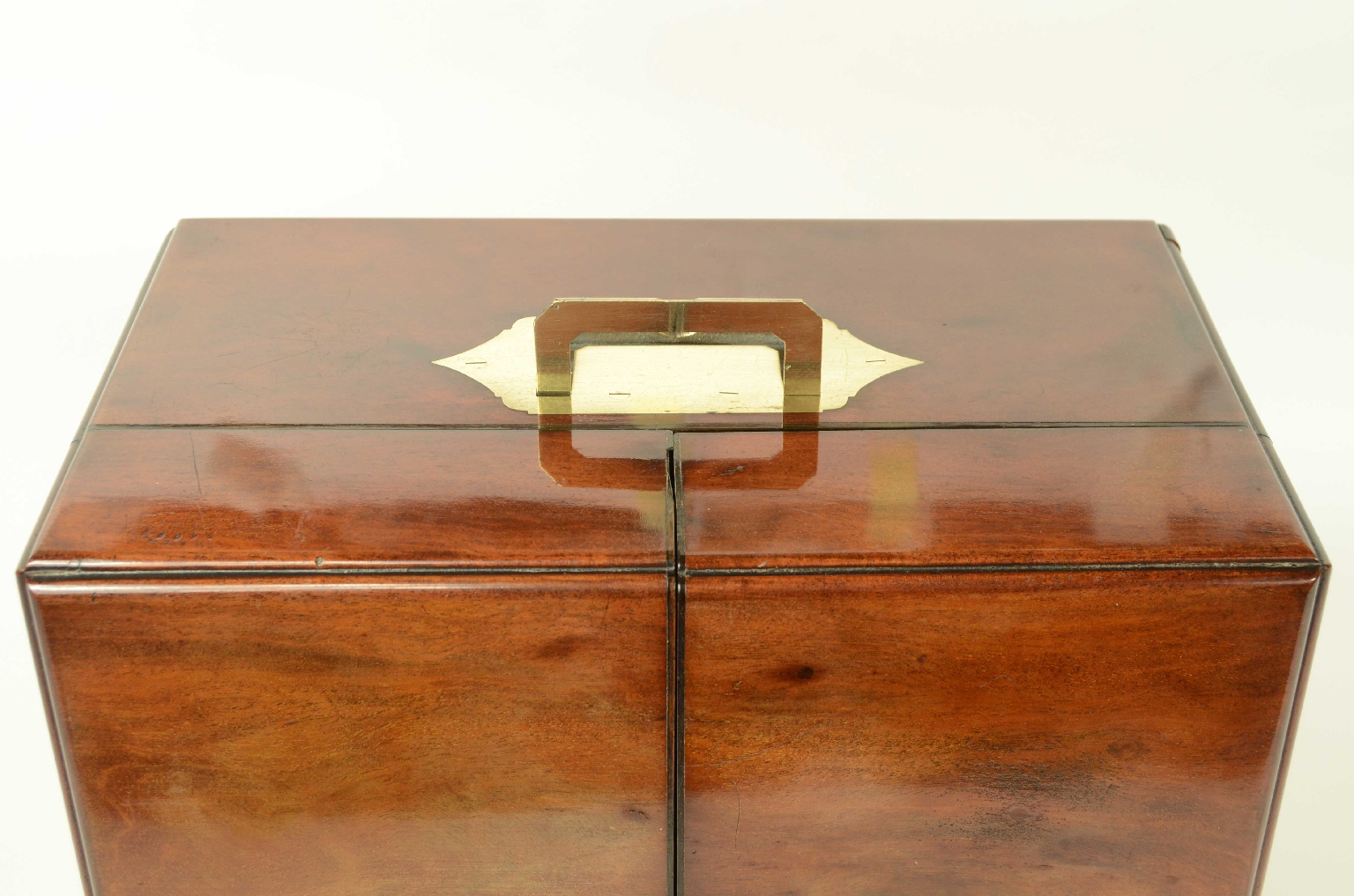 Old medical instruments/8464-Apothecary Chest