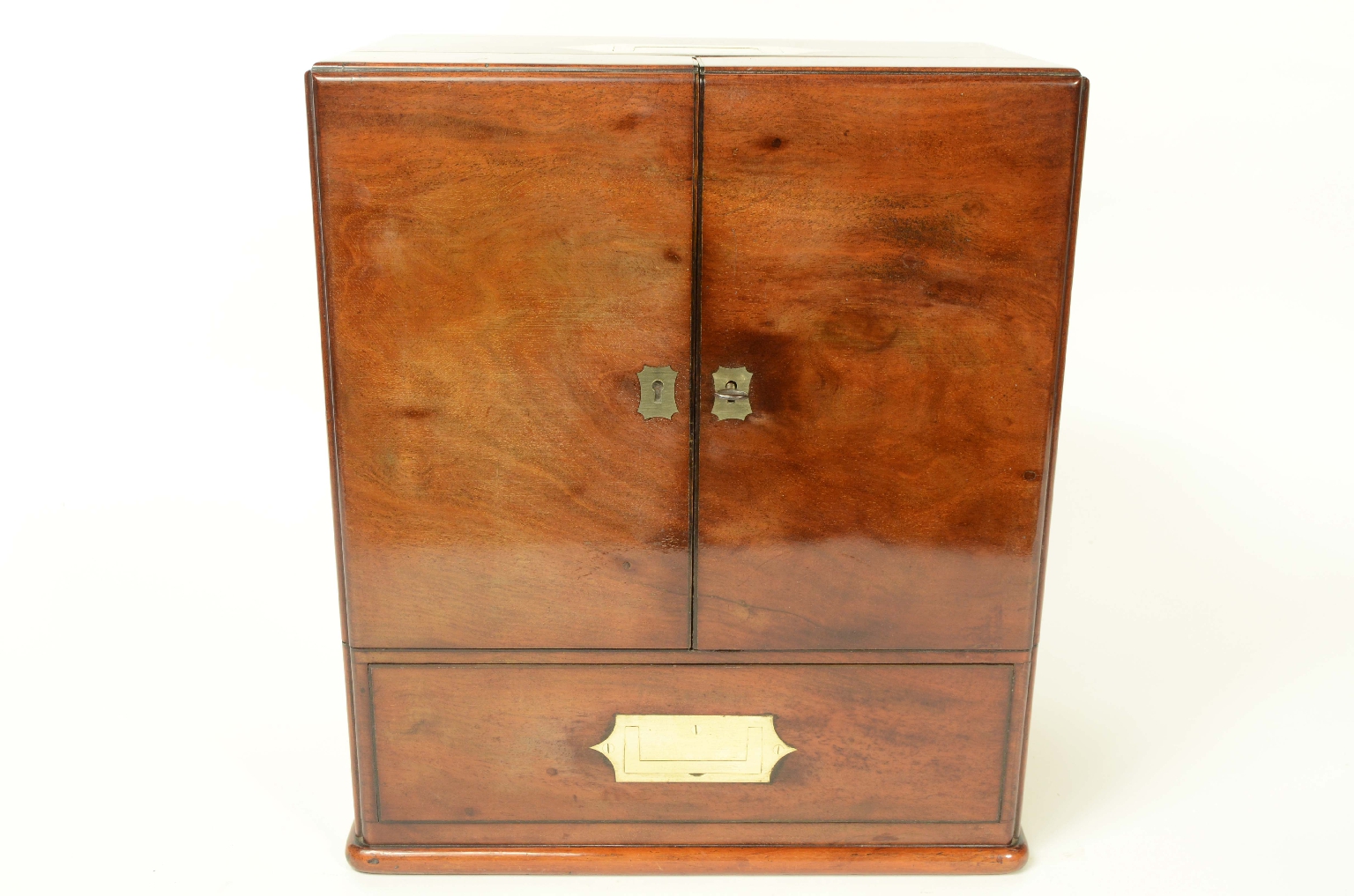 Old medical instruments/8464-Apothecary Chest