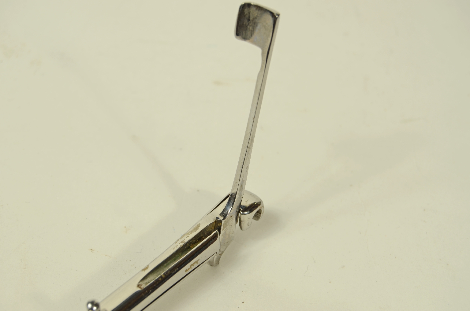 Old medical instruments/8466-Suture Forceps